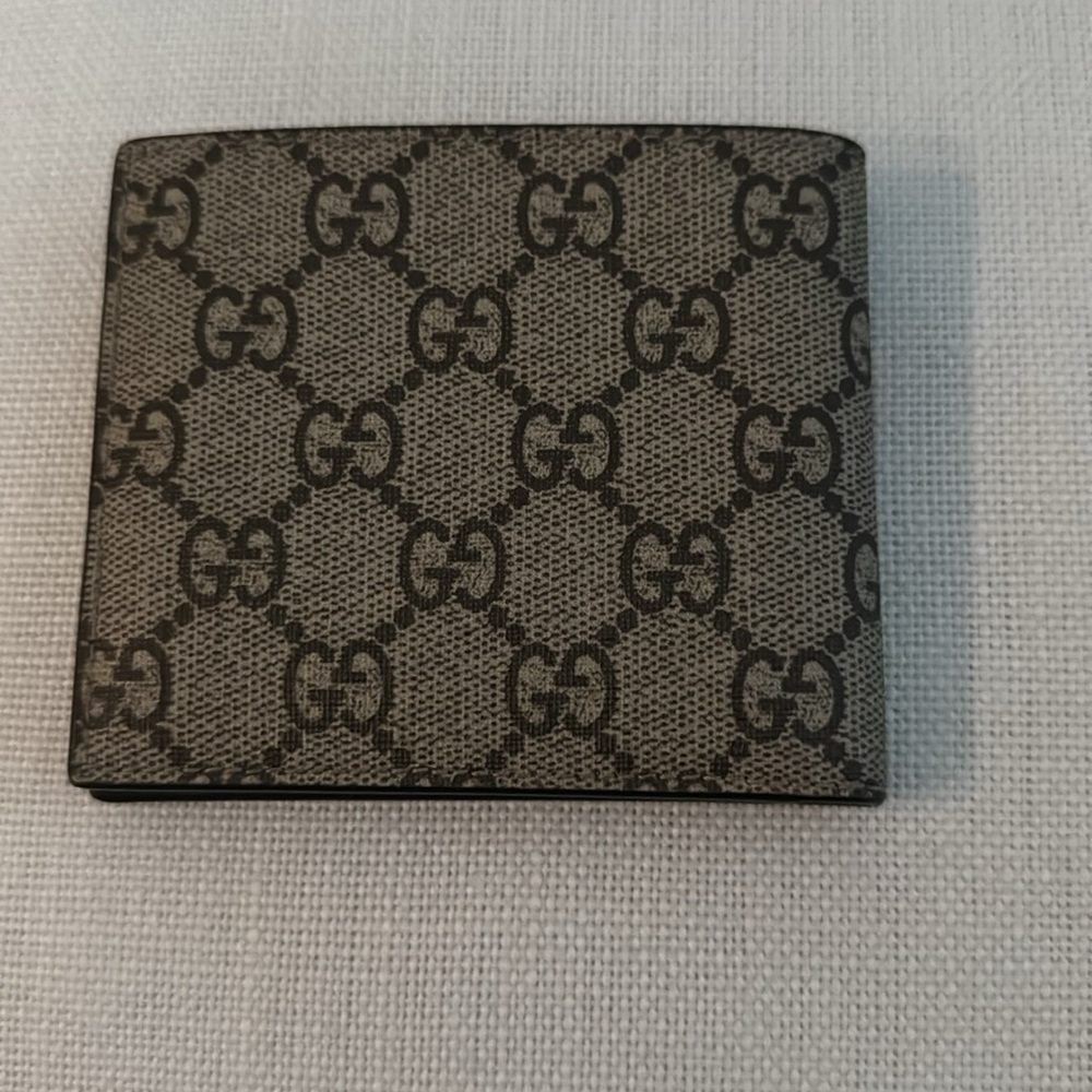 Gucci Bee print GG Supreme - Picture 3 of 6